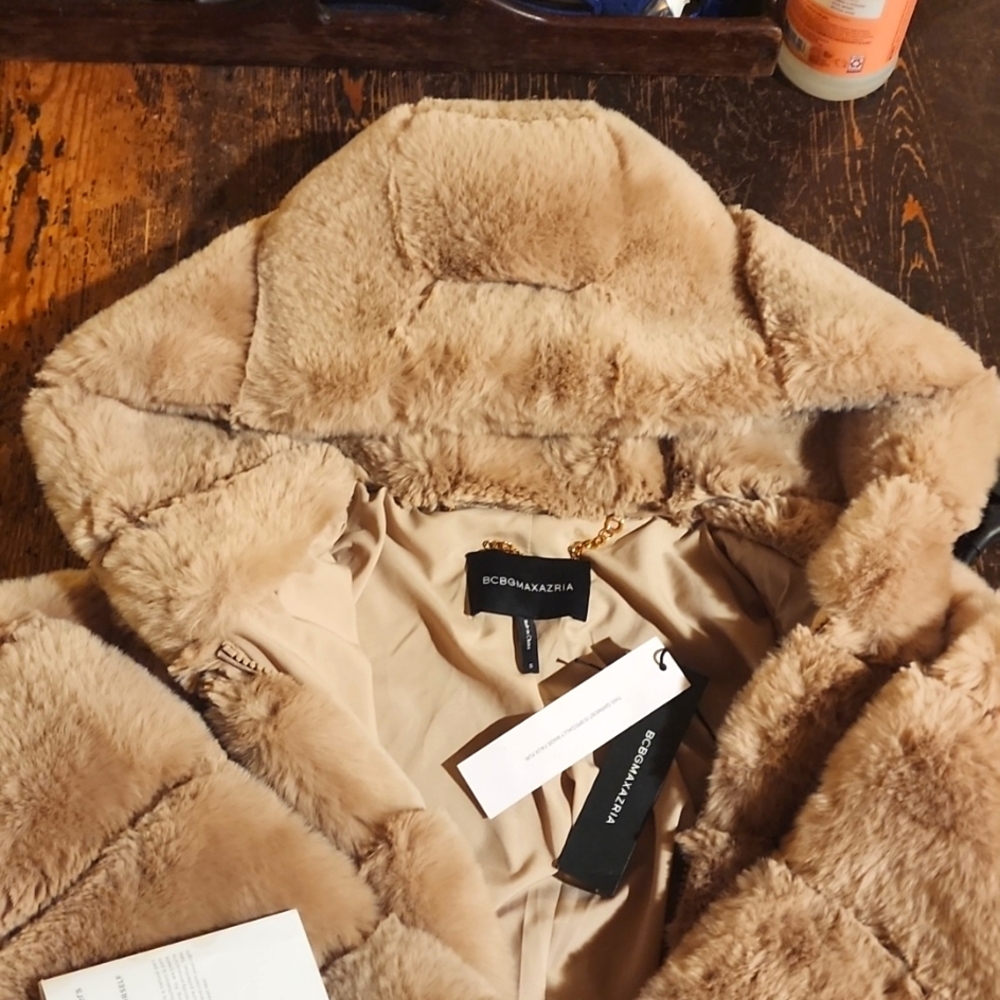 NWT BCBG MAXAZRIA FAUX FUR JACKET ♥️ SIZE SMALL